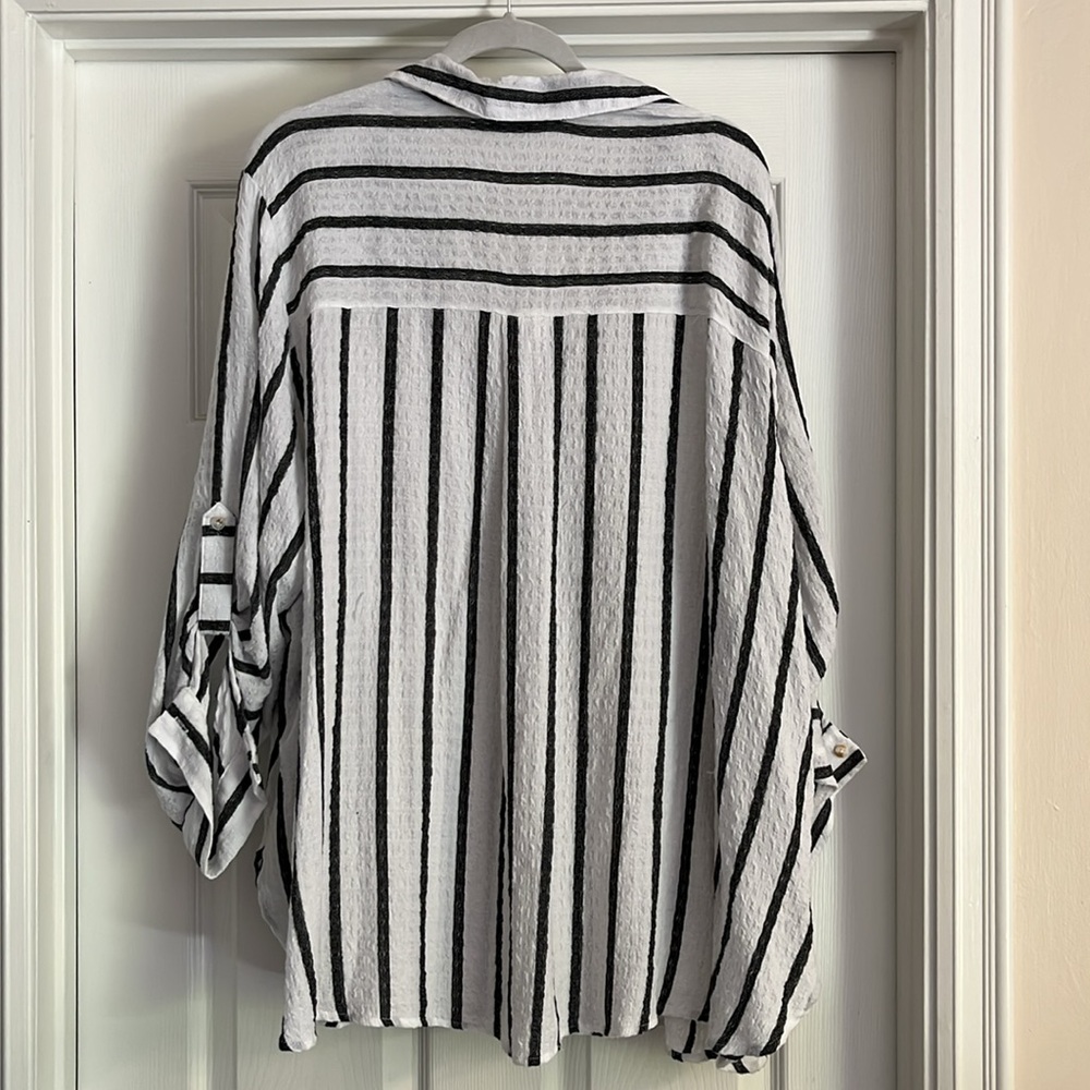 Jane + Delancey blouse. Button front. Tab sleeves. Black/ white stripe. 2x. - Picture 7 of 8